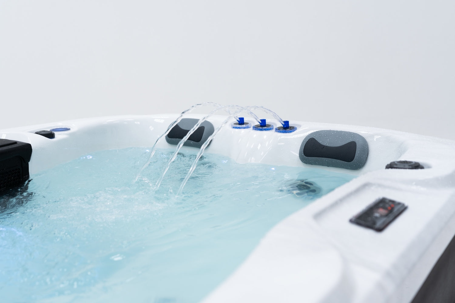 Reviva Signature- The Pulse 3 Person Hot Tub